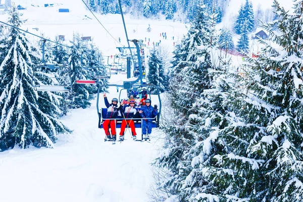 Ski Lift Happy Skiers Ski Resort — Stock Photo, Image