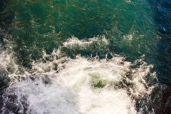 Semprotan Air Dari Gelombang Sungai Jeram — Stok Foto