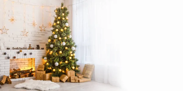 Süslü Noel Ağacı Olan Bir Oturma Odası — Stok fotoğraf