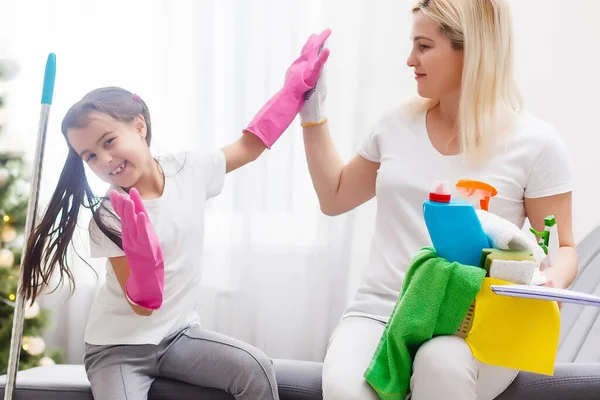 Happy Family Cleaning — Stock Photo, Image