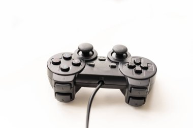 Beyaz arkaplanda joystick, izole edilmiş yakın plan