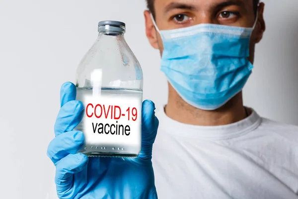 Man Wearing Penis Holding Covid Vaccine — Stockfoto
