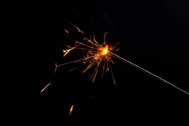 Yanan maytapların yakın görüntüsü