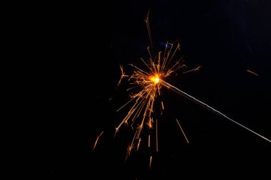 Yanan maytapların yakın görüntüsü