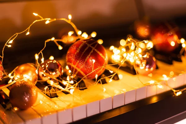 Festive Decor Piano Keys Indoors Closeup Christmas Music — Stock Photo, Image