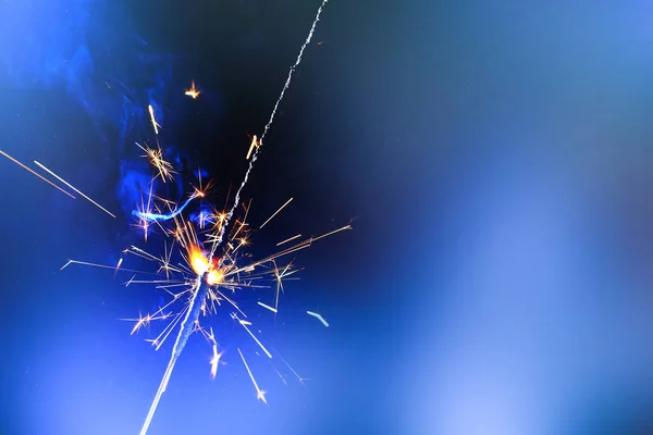 Bruciante Scintillante Albero Natale Anteriore — Foto Stock