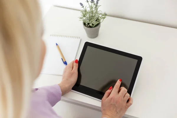 Picture Happy Woman Tablet Computer — Stock Photo, Image