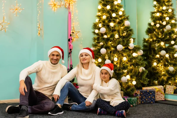 Família Natal Mas Inverno Felicidade Conceito Pessoas Família Sorridente Chapéus — Fotografia de Stock