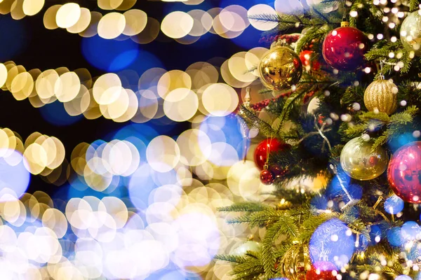 Decorated Christmas Tree Blurred Background High Quality Photo — Zdjęcie stockowe