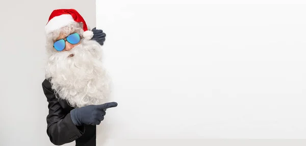 Babbo Natale Che Indica Qualcosa Poster Bianco — Foto Stock