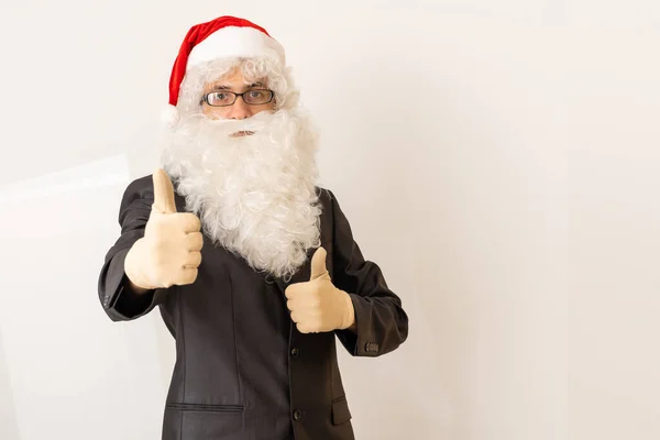 Santa Claus Mano Pulgar Hacia Arriba Gesto Sobre Fondo Blanco —  Fotos de Stock