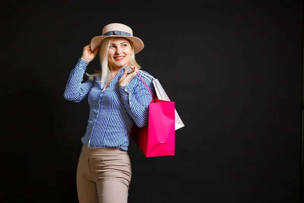 Vrouw Met Boodschappentassen Zwarte Vrijdag — Stockfoto