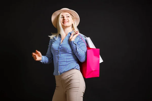 Elegante Vrouw Met Boodschappentassen Zwart Vrijdagconcept — Stockfoto