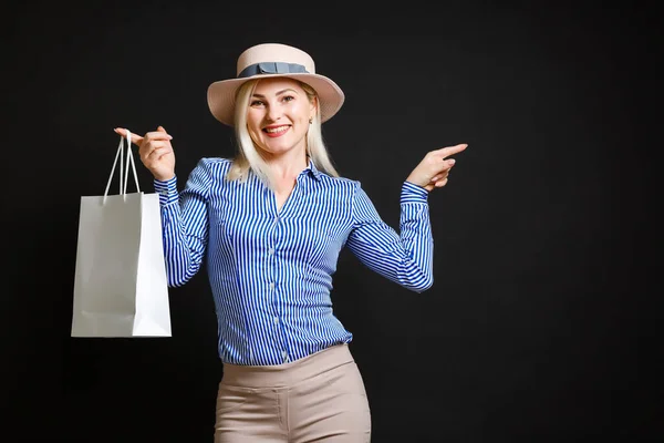 Kvinna Med Shoppingväskor Svart Fredag — Stockfoto