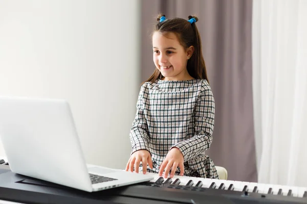 Home Lesson Music Girl Piano Idea Activities Child Home Quarantine — Stock Photo, Image