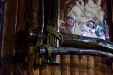 İpe sarılı ahşap çerçeve