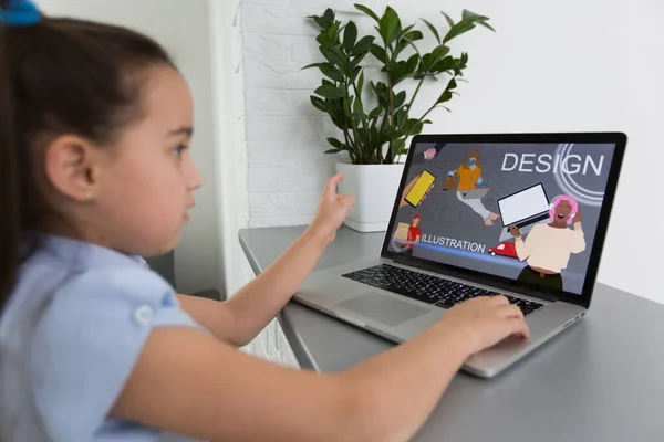 Alegremente Bonito Menina Crianças Animado Usando Computador Aprendizagem Escolar Criança — Fotografia de Stock