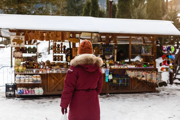 Femme Foire Hiver Marchant Dans Rue Noël Nouvel Concept — Photo