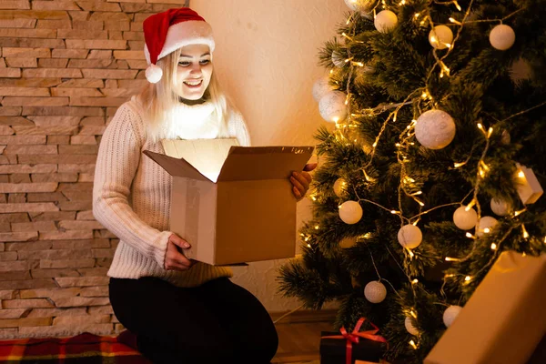 Retrato Una Joven Durante Los Preparativos Para Navidad Casa —  Fotos de Stock