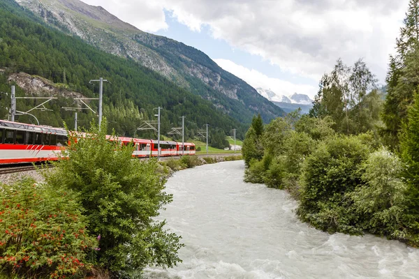 Ferrocarril Suizo Alpes Tren — Foto de Stock