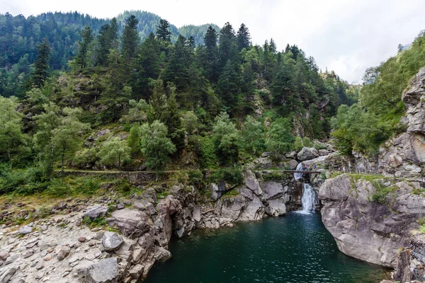 Lac Haute Montagne Alpin Bois Conifères Reflètent Dans Eau Antrona — Photo