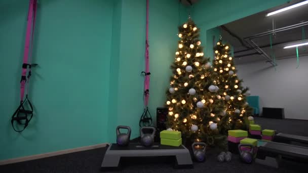 Árbol Navidad Gimnasio Luces Bokeh Fondo — Vídeo de stock