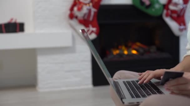 Christmas Woman Using Laptop Purchasing Season Sale Surfing Internet Search — Stock Video