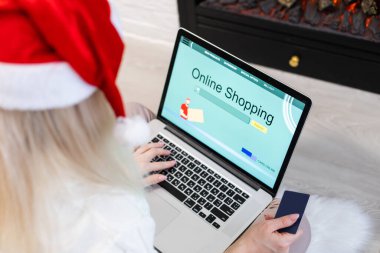 Dizüstü bilgisayarla Noel alışverişi
