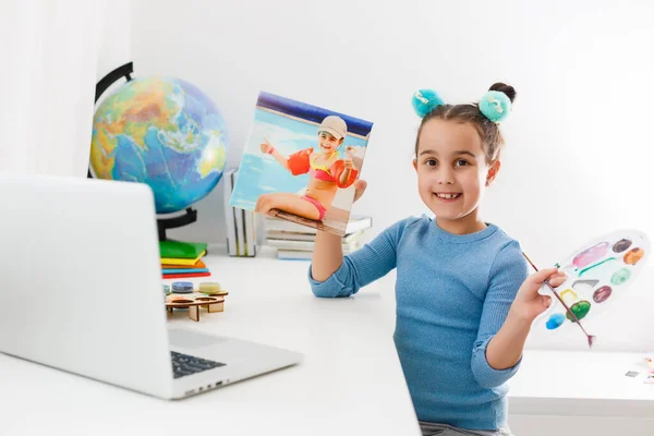 Terug Naar School Online Onderwijs Slim Schoolmeisje Klas Kinderstudie Online — Stockfoto