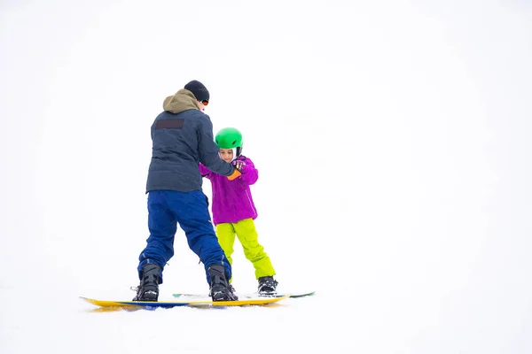 Cold Winder Day Station Ski Montagne Père Enseignement Petite Fille — Photo