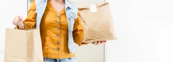 Paket Yemek Için Çeşitli Kağıt Kaplar Teslimat Taşınıyor Yüksek Kalite — Stok fotoğraf