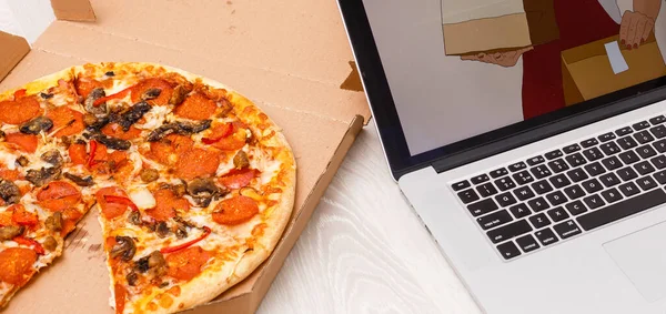 Концепция Продовольственного Заказа Крупный План Заказа Пиццы Ноутбуком Графики Экрана — стоковое фото