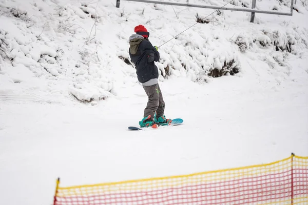 Turistas Gostam Jogar Esqui Snowboard Estância Esqui Férias — Fotografia de Stock