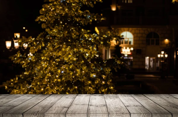 Fondo Borroso Luces Árbol Navidad Pared Con Mesa Color Marrón — Foto de Stock