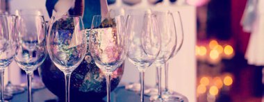 Restoranda boş bardaklar