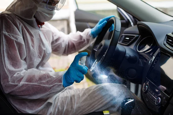 Очищення Автомобіля Всередині Обприскування Дезінфекційною Рідиною Рукавички Гумовій Захисній Рукавичці — стокове фото