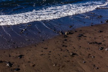 Okyanusun yanında kumlu bir sahil. Yüksek kalite fotoğraf