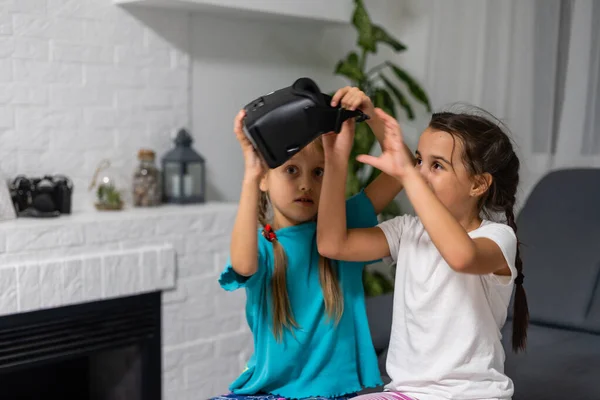 Two Little Girls Playing Video Games Virtual Reality Glasses — Stock Photo, Image