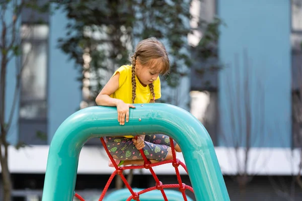 Gelukkig Opgewonden Kinderen Hebben Plezier Samen Speelplaats — Stockfoto