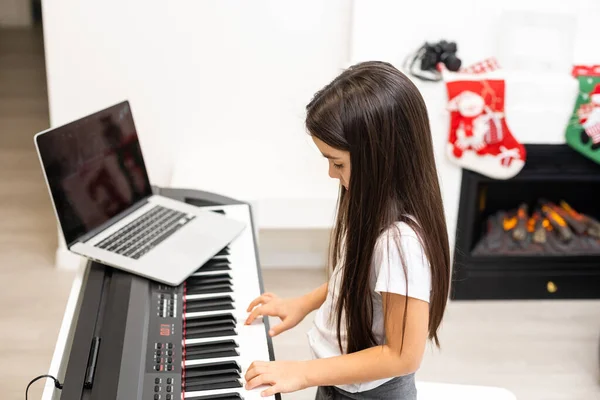 Christmas Time Laptop Piano Keys Little Girl Playing Piano — Stock Photo, Image