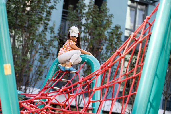 Feliz Emocionado Niños Divertirse Juntos Patio Recreo —  Fotos de Stock