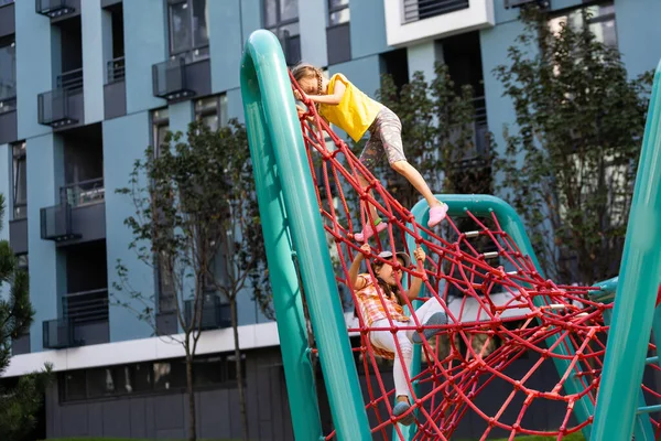 Niños Felices Jugando Aire Libre Niños Parque Infantil —  Fotos de Stock