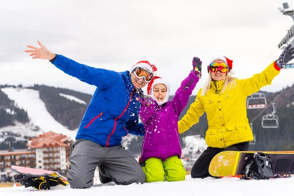 Heure Hiver Ski Famille Avec Ski Snowboard Sur Domaine Skiable — Photo