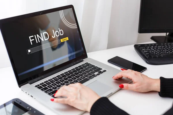 Koncept Hledání Zaměstnání Najít Svou Kariéru Žena Při Pohledu Online — Stock fotografie
