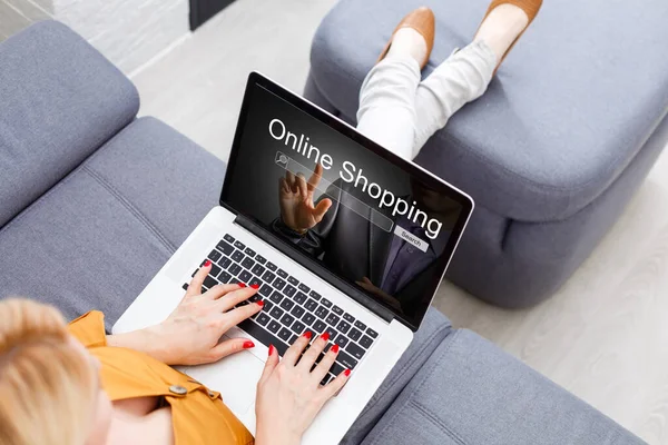 Mujer Feliz Haciendo Compras Línea Casa — Foto de Stock