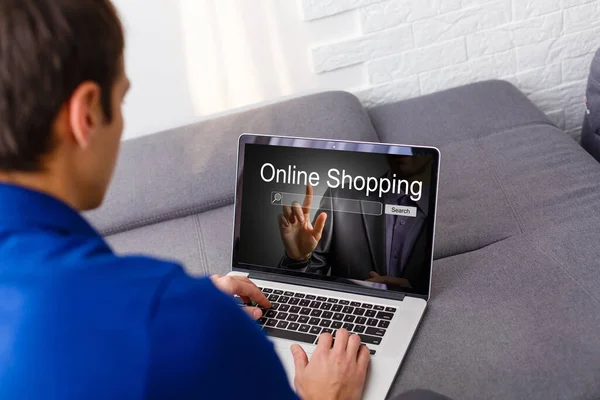 Hombre en la compra de casa en Internet compras en línea —  Fotos de Stock