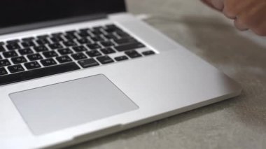 Manyetik kabloyu telefonuna bağla. Manyetik mikro USB kablo üzerinden uç. Android için hızlı şarj kablosu