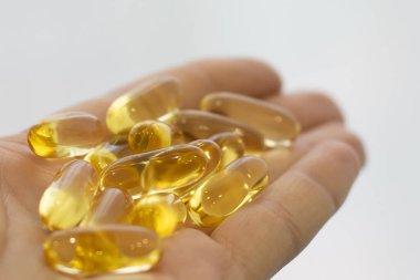 D vitamini kapsülleri Omega 3 sağlıklı diyet konsepti