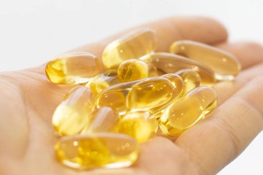 D vitamini kapsülleri Omega 3 sağlıklı diyet konsepti