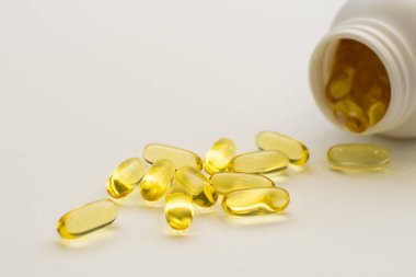 D vitamini içerir Omega 3 sağlıklı beslenme konsepti